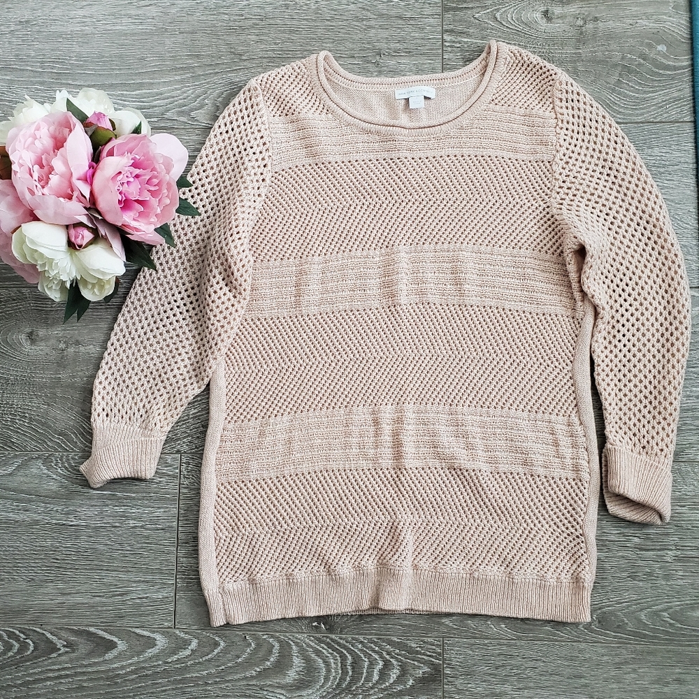⚠️DONATING SOON‼️New York & Company Blush Pink Open Knit Sparkle Sweater L